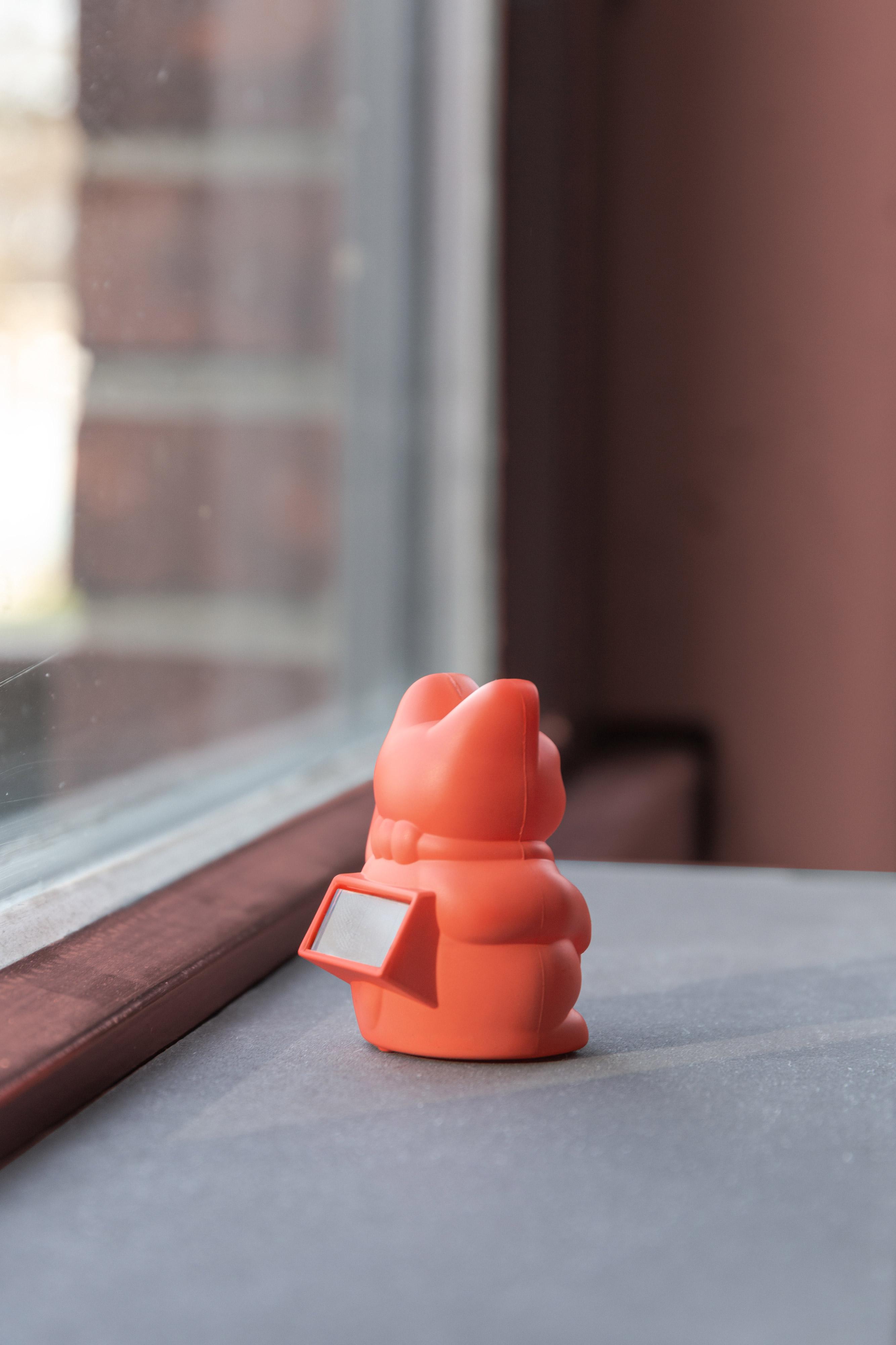 Solar Lucky Cat Winkekatze neon orange